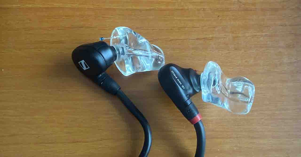 eA-R custom-made earpieces